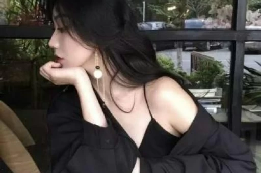 从千万粉顶流到全网封禁网红白冰的崩塌之路：一场被欲望吞噬的逆袭神话