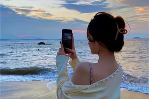 沈腾马丽复合？王嘉尔盯美女账号陈冠希又卖惨？娱乐圈欢乐吃瓜